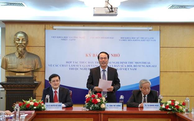 TS. Tăng Thế Cường-Cục trưởng Cục Biến đổi khí hậu Bộ Tài nguyên và Môi trường phát biểu tại lễ ký kết